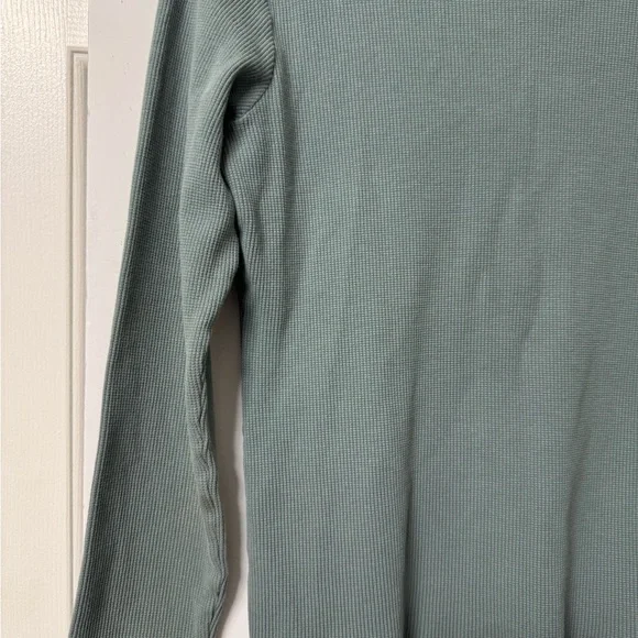 Sundance Henley, top, L, blue/gray, V-neck with 6 buttons, long sleeved Like new - Picture 7 of 9
